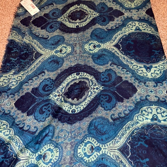 Scarf NWT - Picture 3 of 5